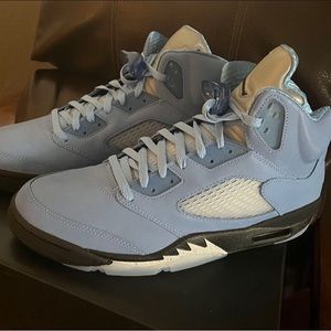 NIB *Authentic Jordan 5s North Carolina Blue*